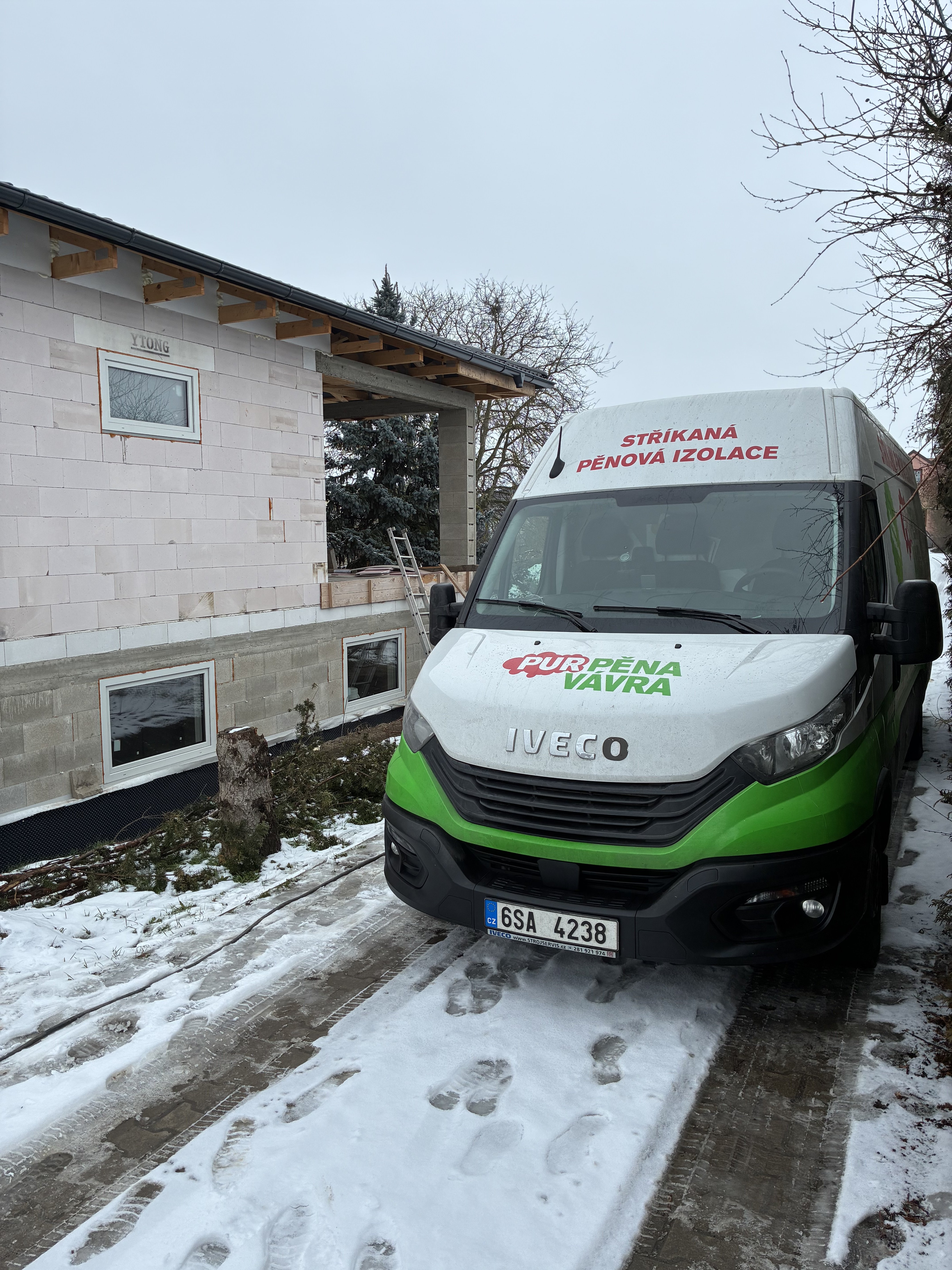       
          Aplikace pěnové izolace bungalov v Kostelci
      